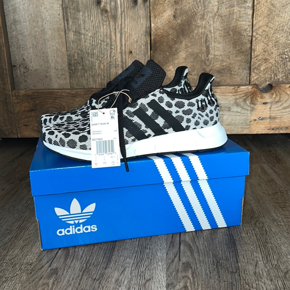 NEW adidas cheetah swift run 8.5